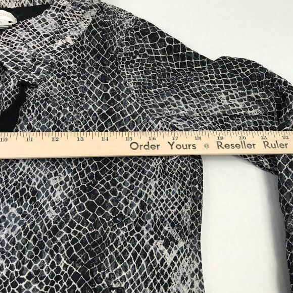 Chicos Womens Crinkle Jacket Snakeskin Print Long Sleeve Snap Button 0 S Small - Picture 8 of 12